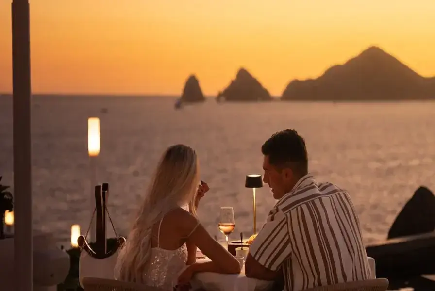 3. Romantic Dinner at Sunset Monalisa