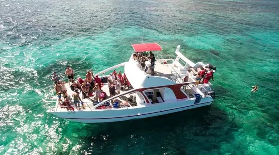 5. Nighttime Snorkeling and Evening Boat Parties
