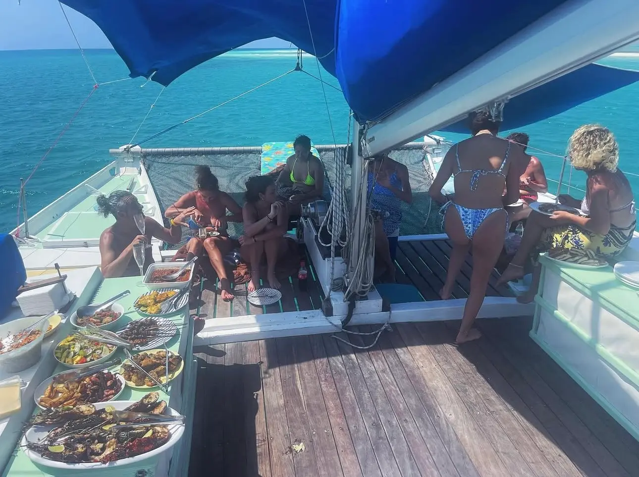 Lunch Onboard Fresh seafood & mixed grill served with open bar drinks