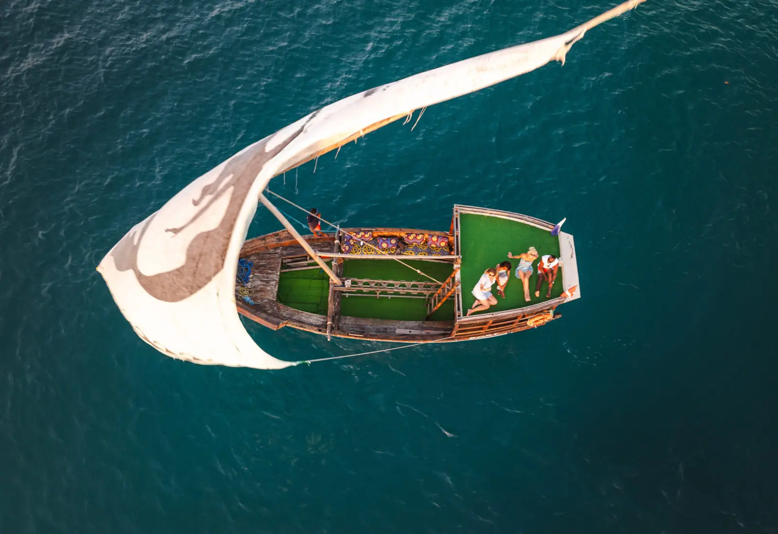 Sail Back Toward Kendwa (12:30) Smooth return cruise along the coastline