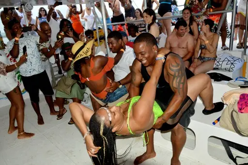 Cruise & Music (16:00) Family-friendly DJ as you cruise the West End — kids dance, parents relax