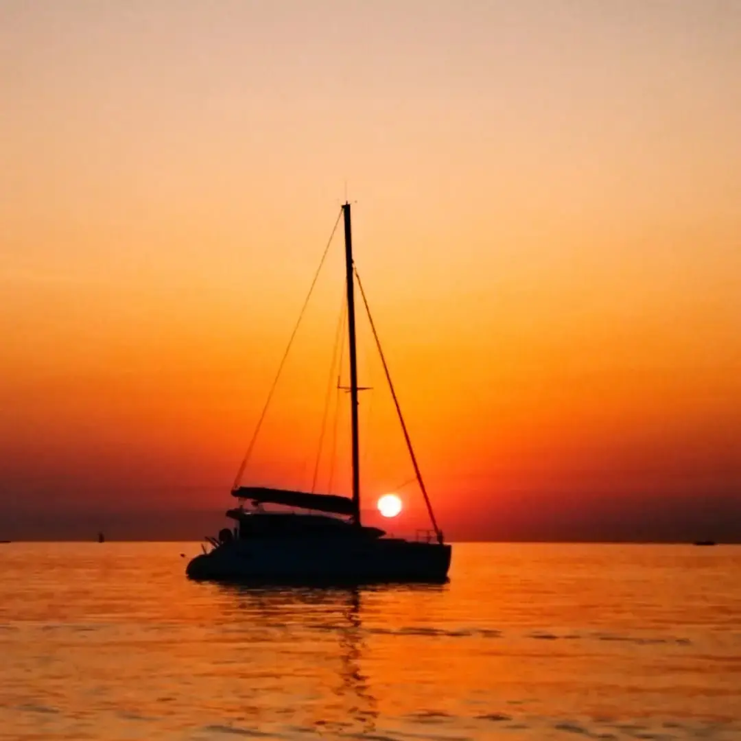 Return to Kendwa Beach Smooth sail back with the breeze, music & ocean views