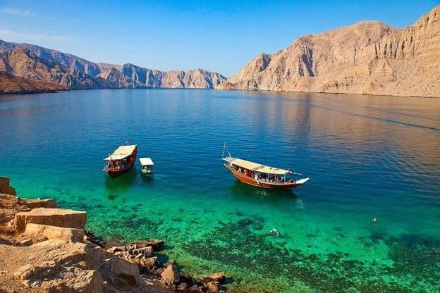 Best Beaches in Oman in January for Swimming and Relaxation