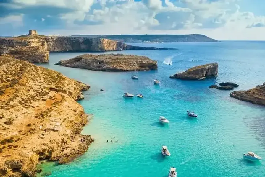 2. Santa Maria Bay – The Horseshoe-Shaped Underwater Garden
