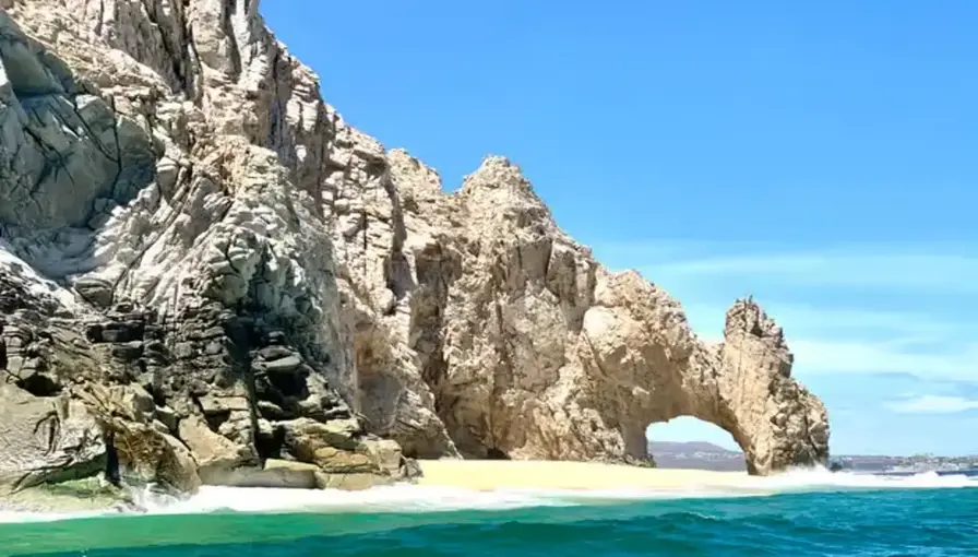 Explore El Arco and Lover’s Beach
