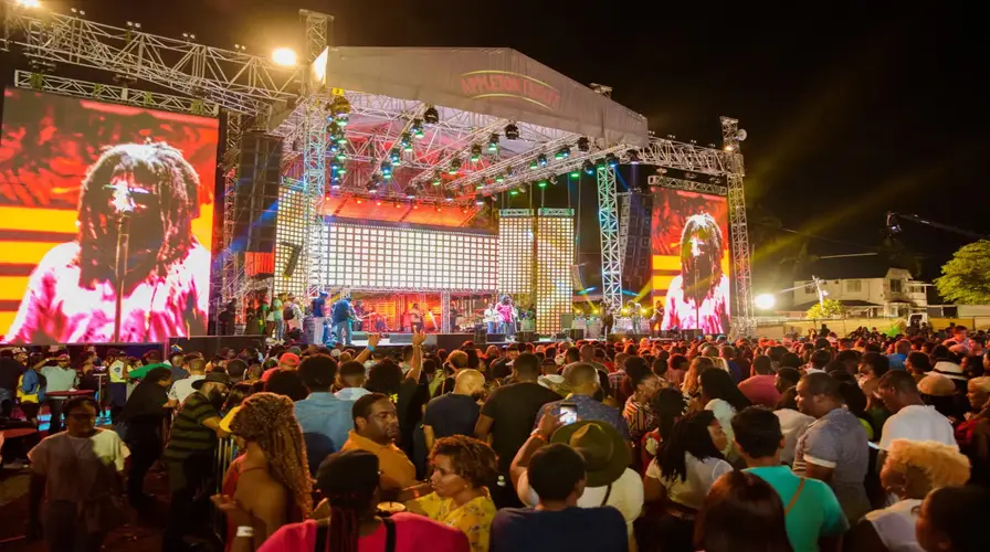 7. Experiencing a Jamaican Live Music Night