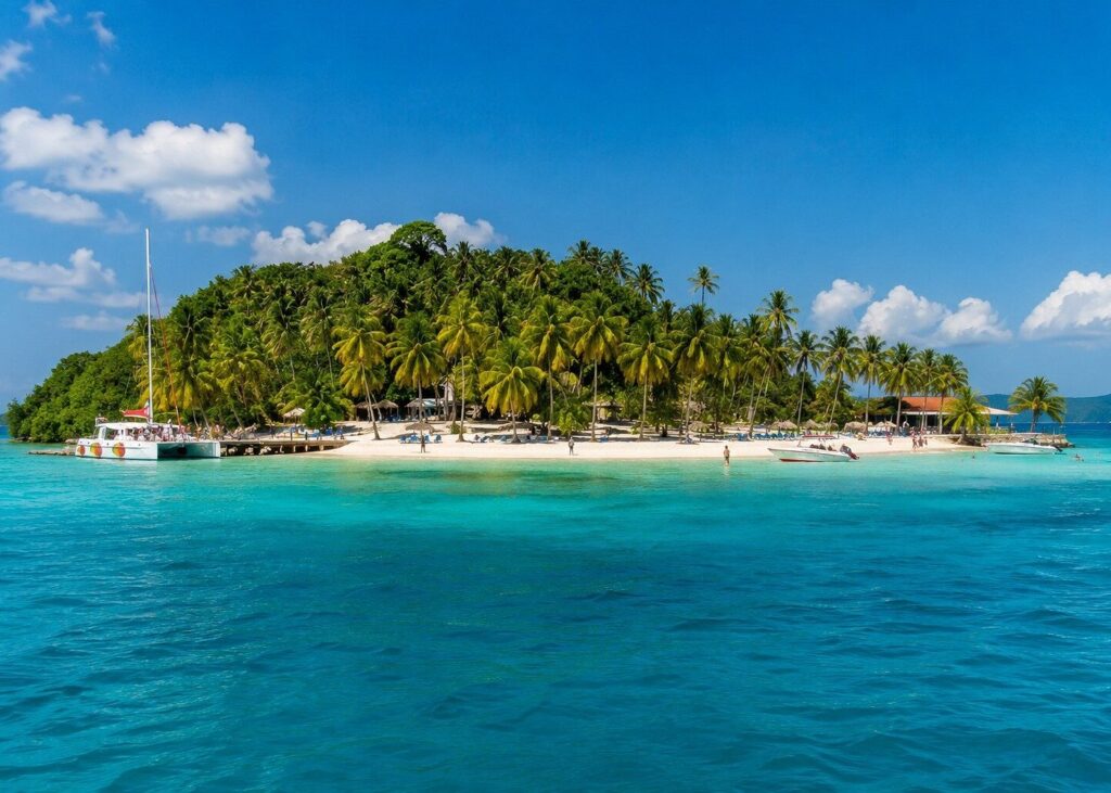 Samaná Snorkel Tour + Sailing: Cayo La Farola Reef Day