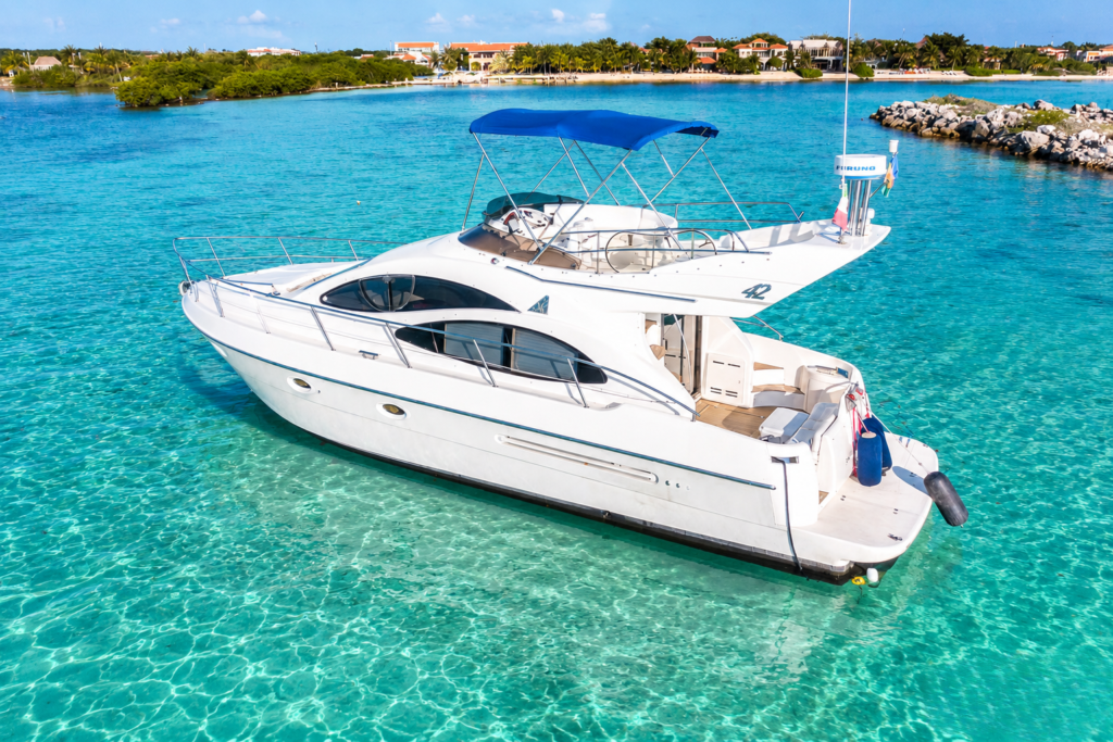 Private Yacht Charter Riviera Maya – 42ft Azimut Flybridge