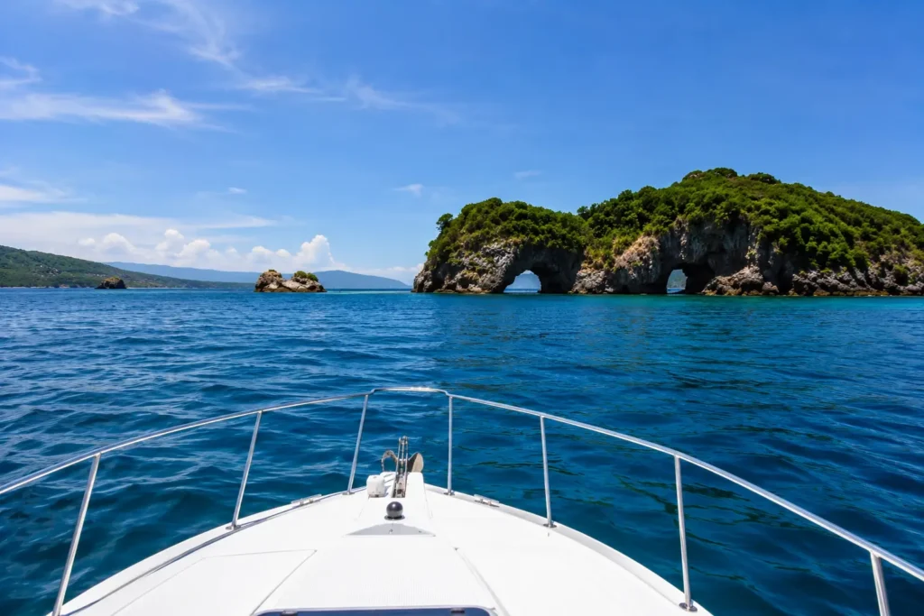 Boat Ride to the Rocky Arch Island