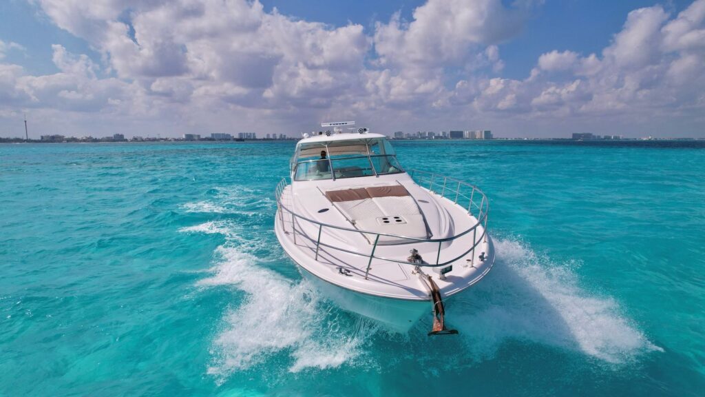Private Yacht Charter Cancun: 60ft Sea Ray Sundancer for 20